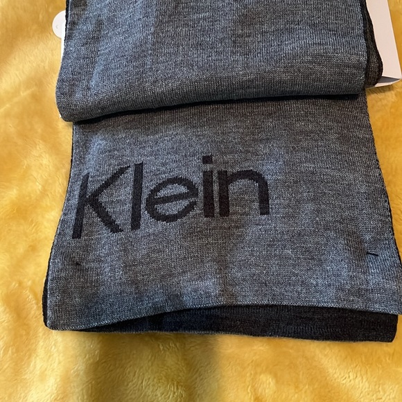 Calvin Klein Hat and Scarf Set - Picture 2 of 4